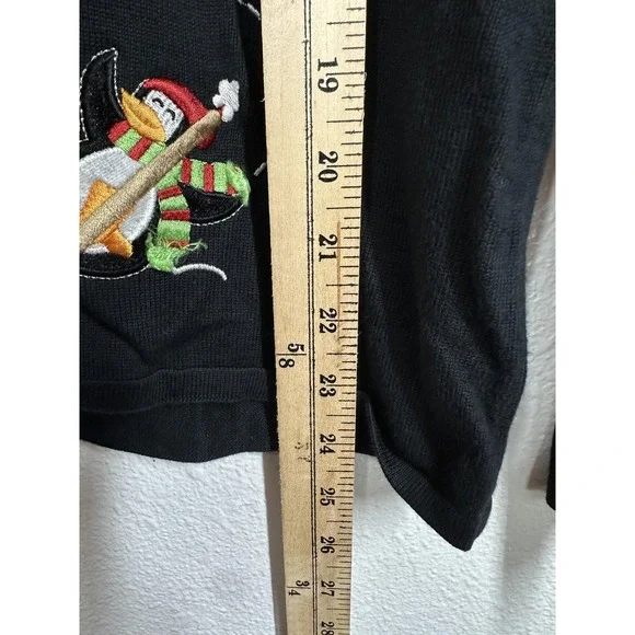 Croft & Barrow Sweater Womens Medium Penguin Christmas Cardigan Holiday Cute Pul - Picture 3 of 5